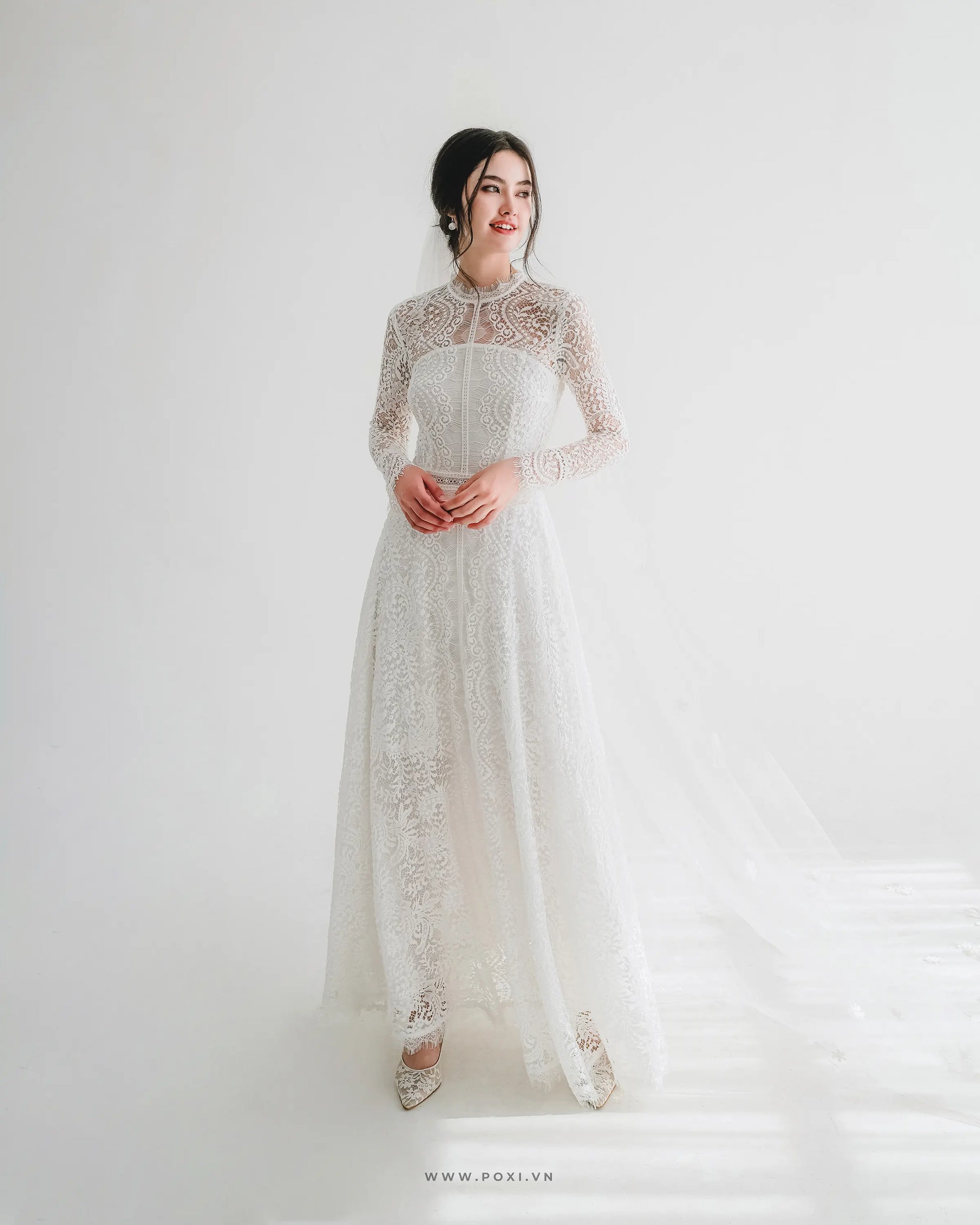 Đầm ren cổ tròn tay dài, dáng váy xòe - D750C Regular