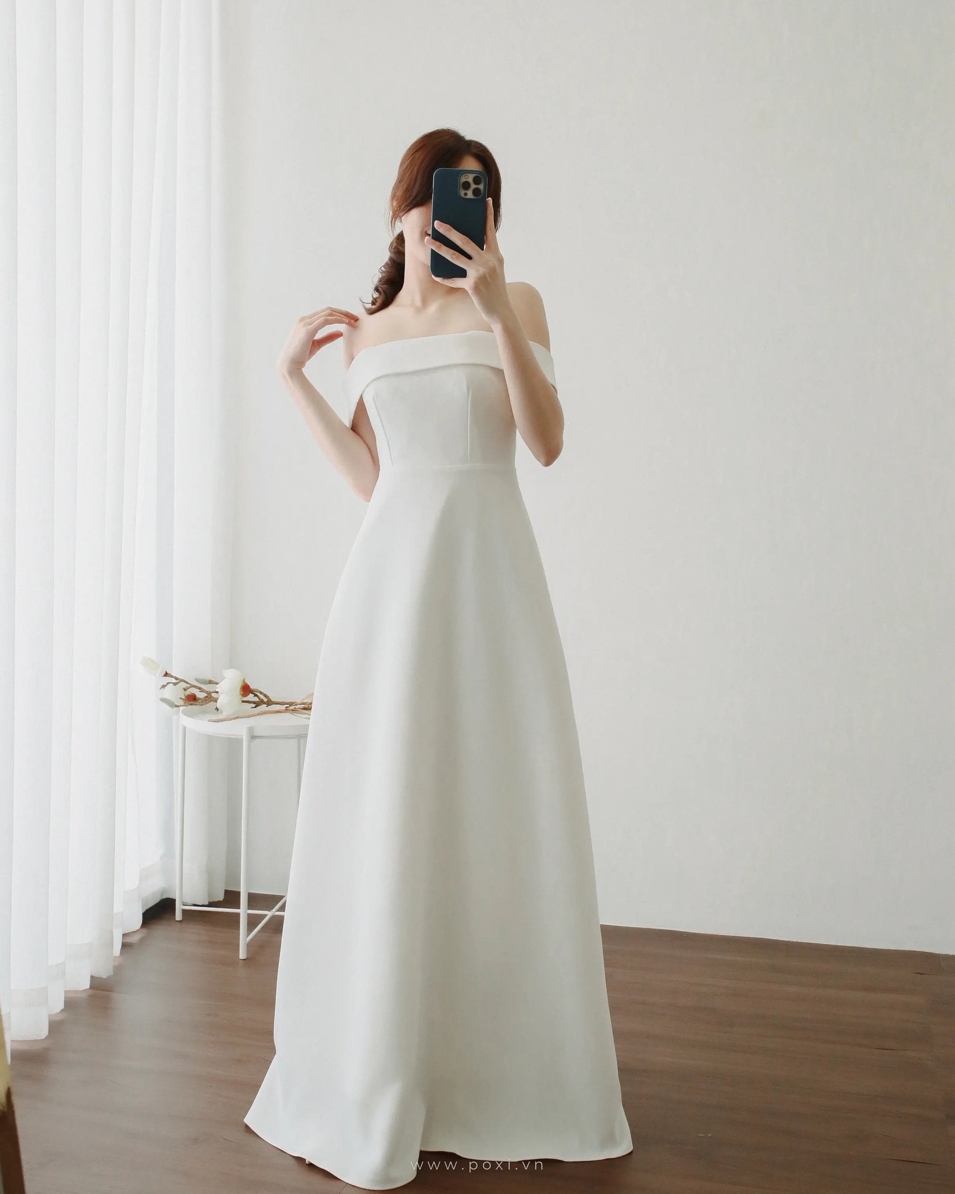 Đầm trễ vai dáng váy Aline có xẻ tà giữa sau - F8 Regular