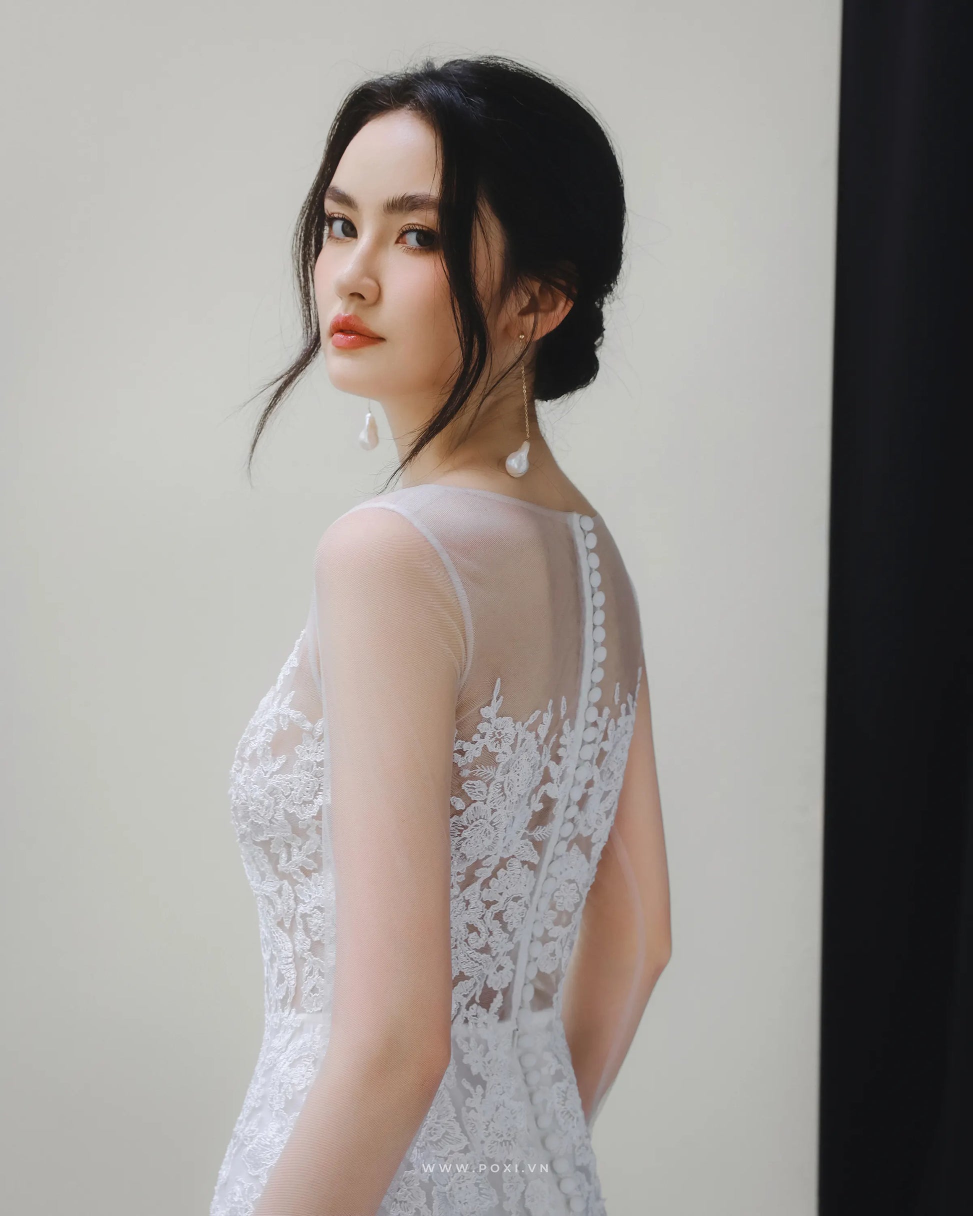 Đầm lướí đính ren, dáng váy xòe ôm nhẹ hông - D1763