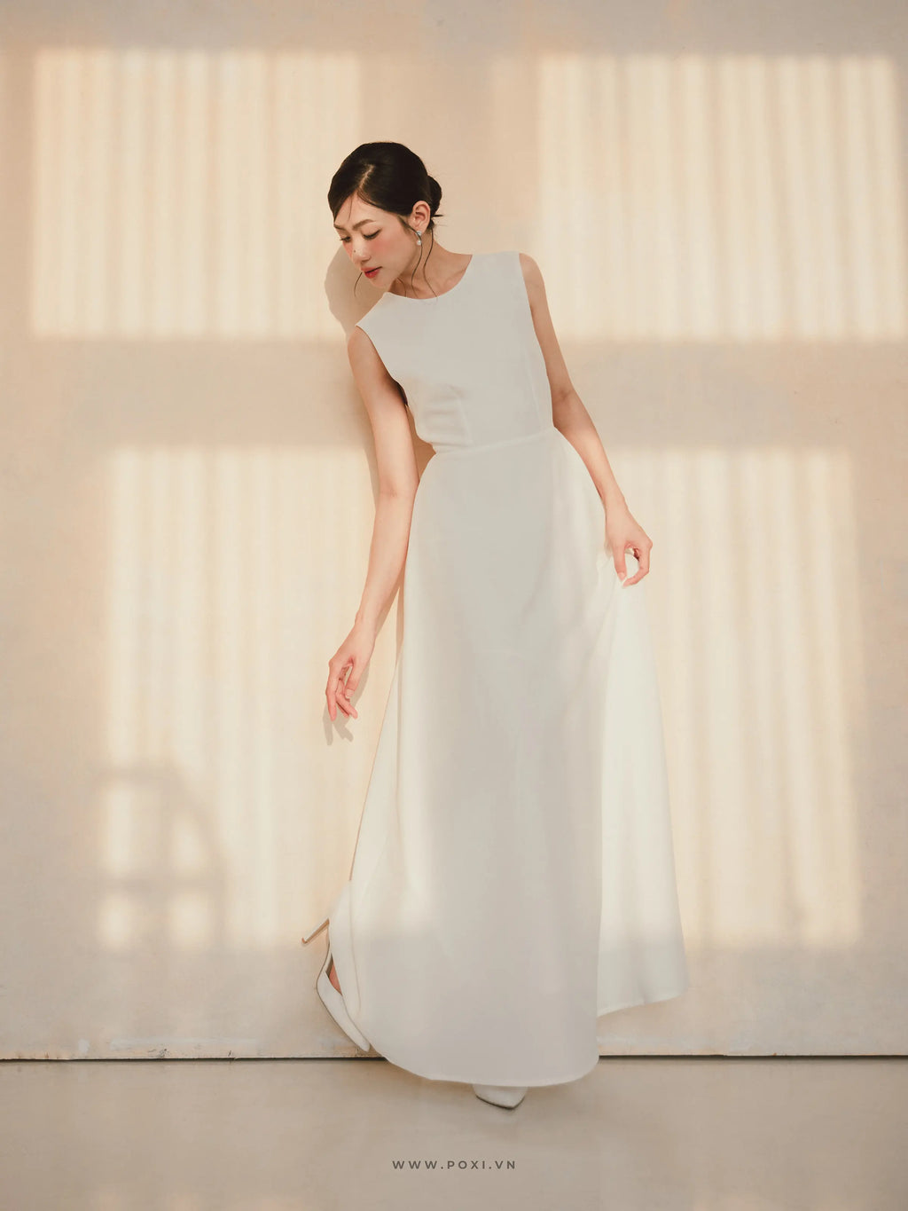 Đầm cổ tròn không tay cut-out lưng sau - F10 Regular