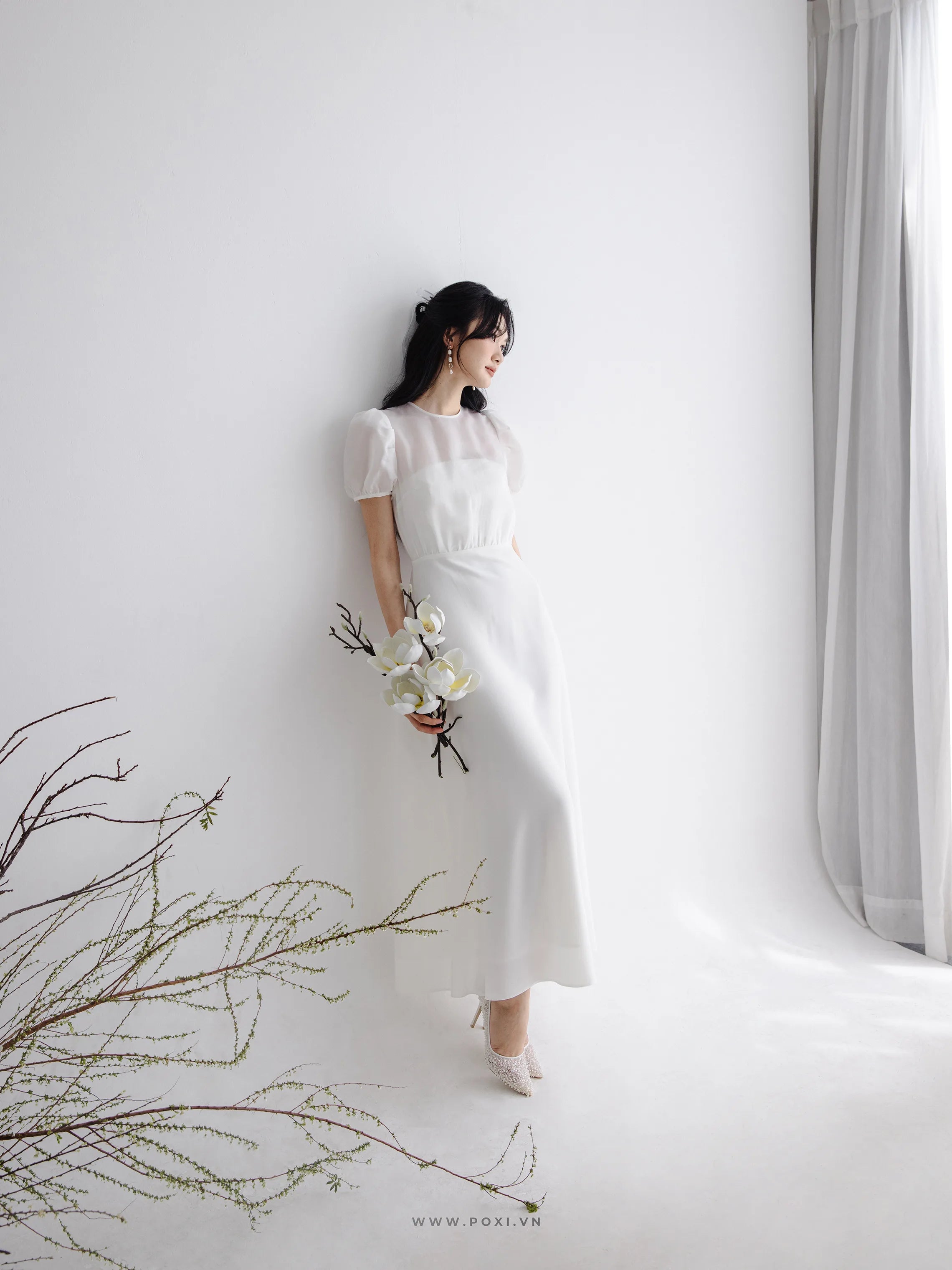 Minimalist wedding dress with crew neck, short sleeves and A line skirt - D1962 Regular