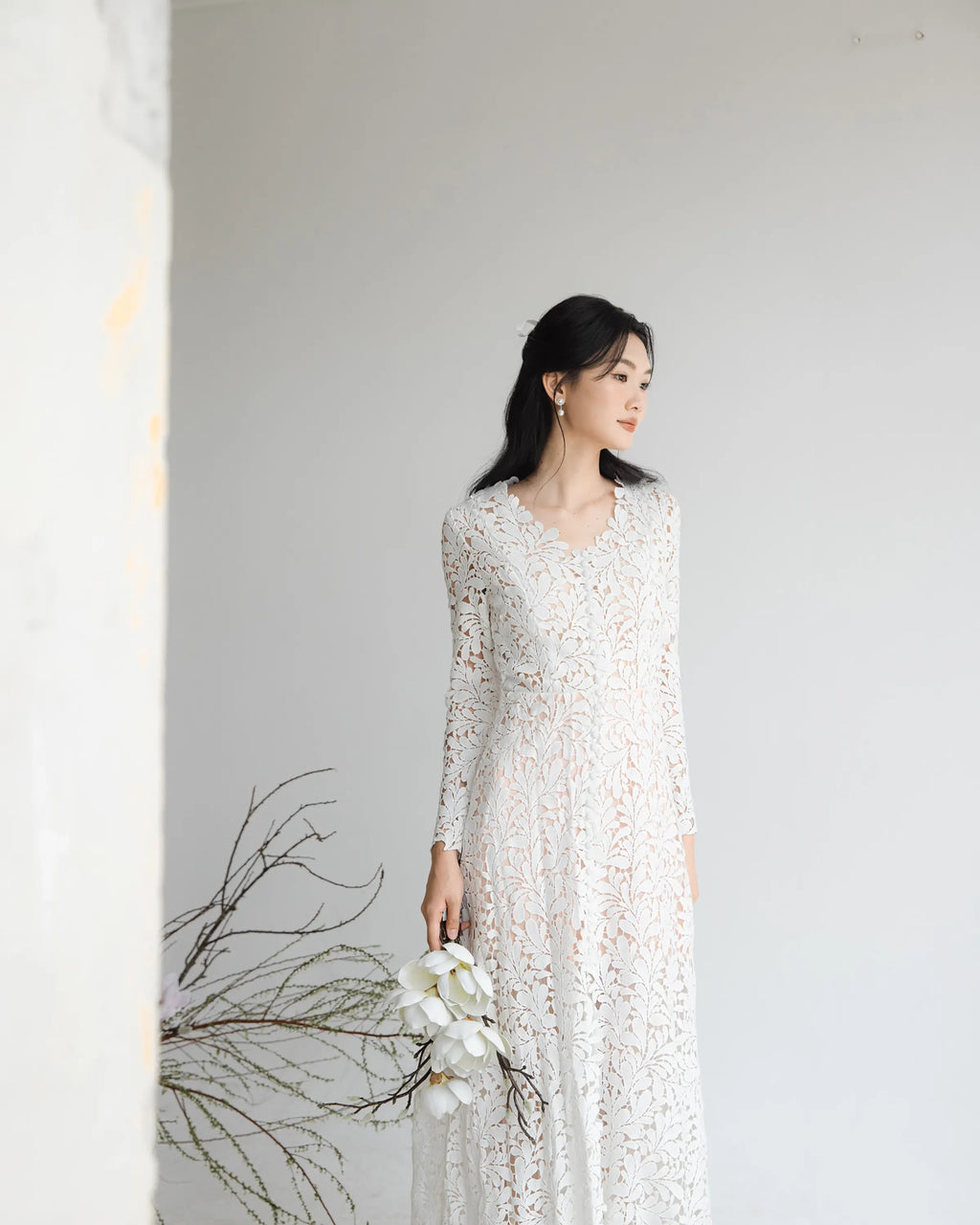 Đầm ren cổ V tay dài xẻ tà trước - D1142
