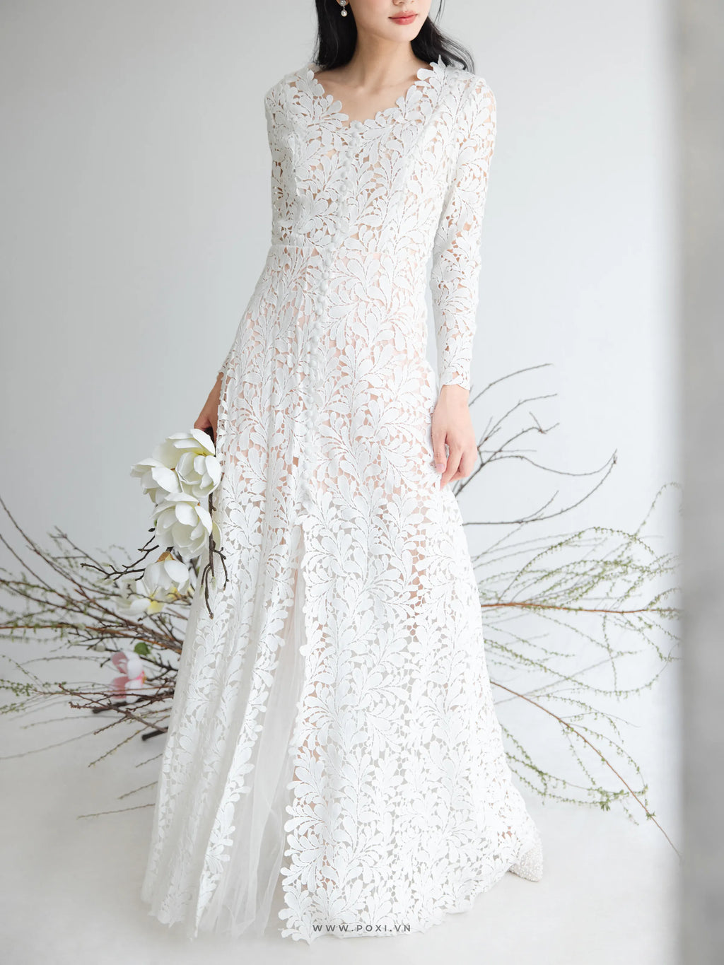 Đầm ren cổ V tay dài xẻ tà trước - D1142