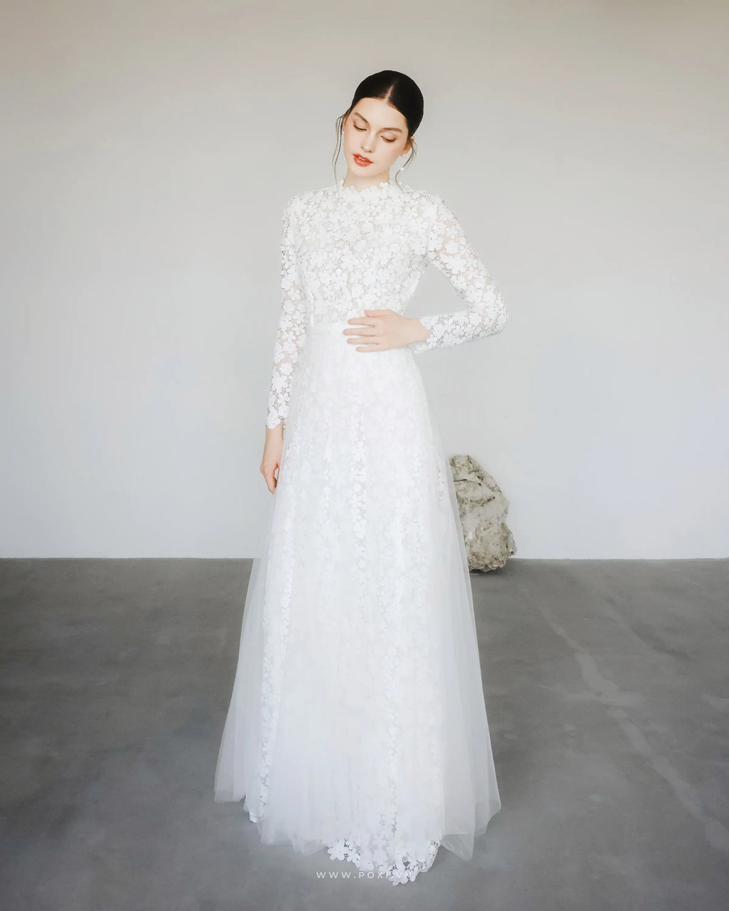 Đầm ren cổ tròn tay dài, dáng váy Aline phối tùng lưới xòe - D1536