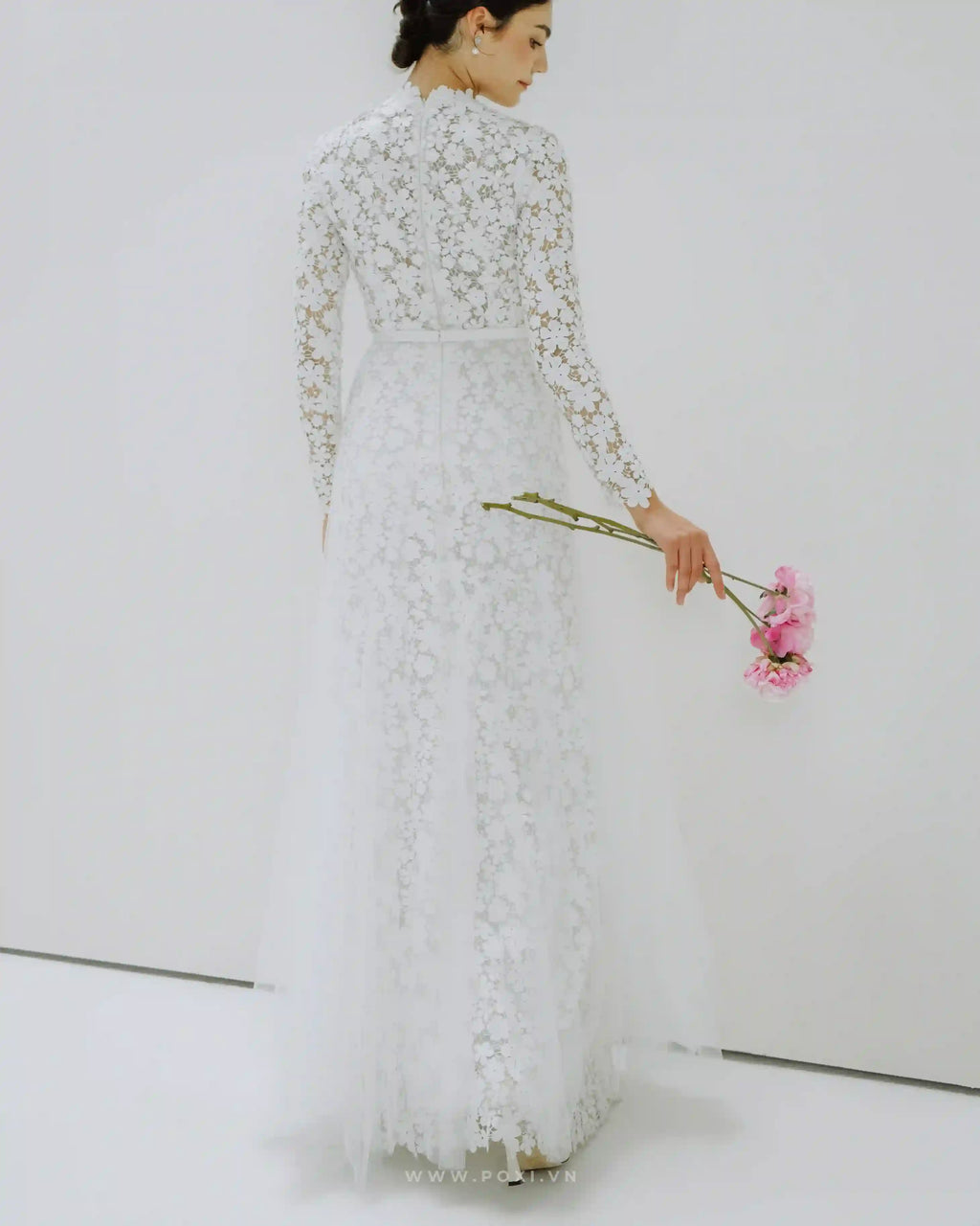 Made-to-order elegant lace wedding dress with crew neck, long sleeve, and detachable tulle skirt - D1536 - POXI