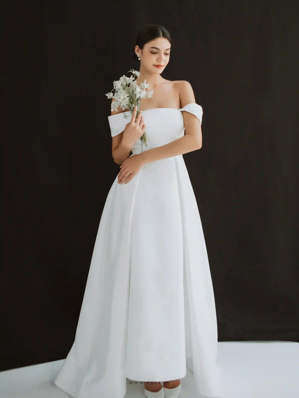 Modern and glamour off-the-shoulder wedding dress - D1817 - POXI