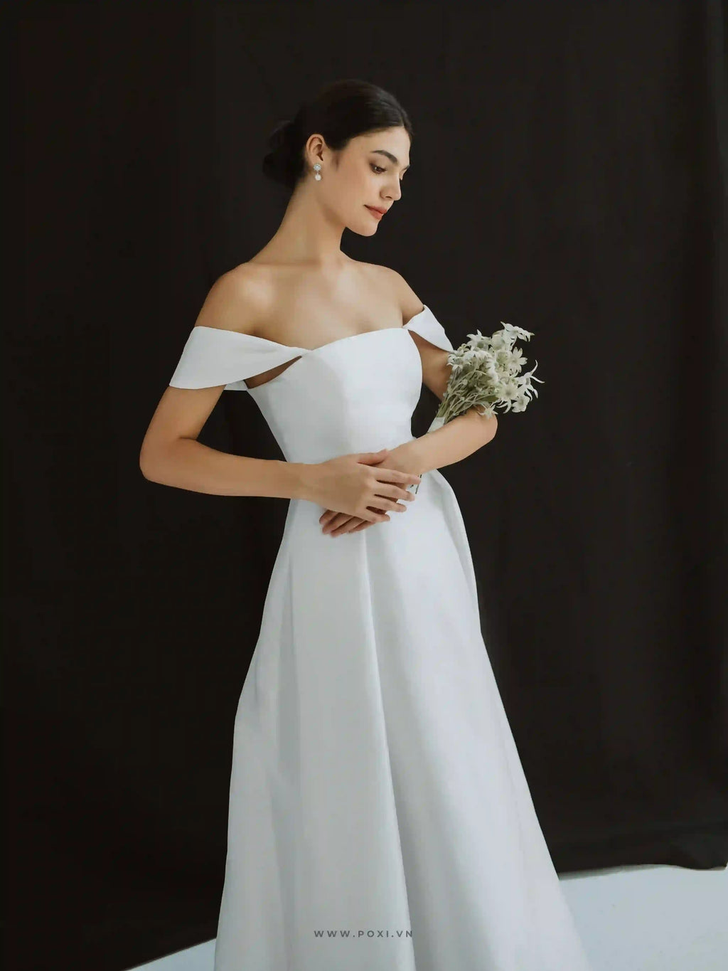Modern and glamour off-the-shoulder wedding dress - D1817 - POXI