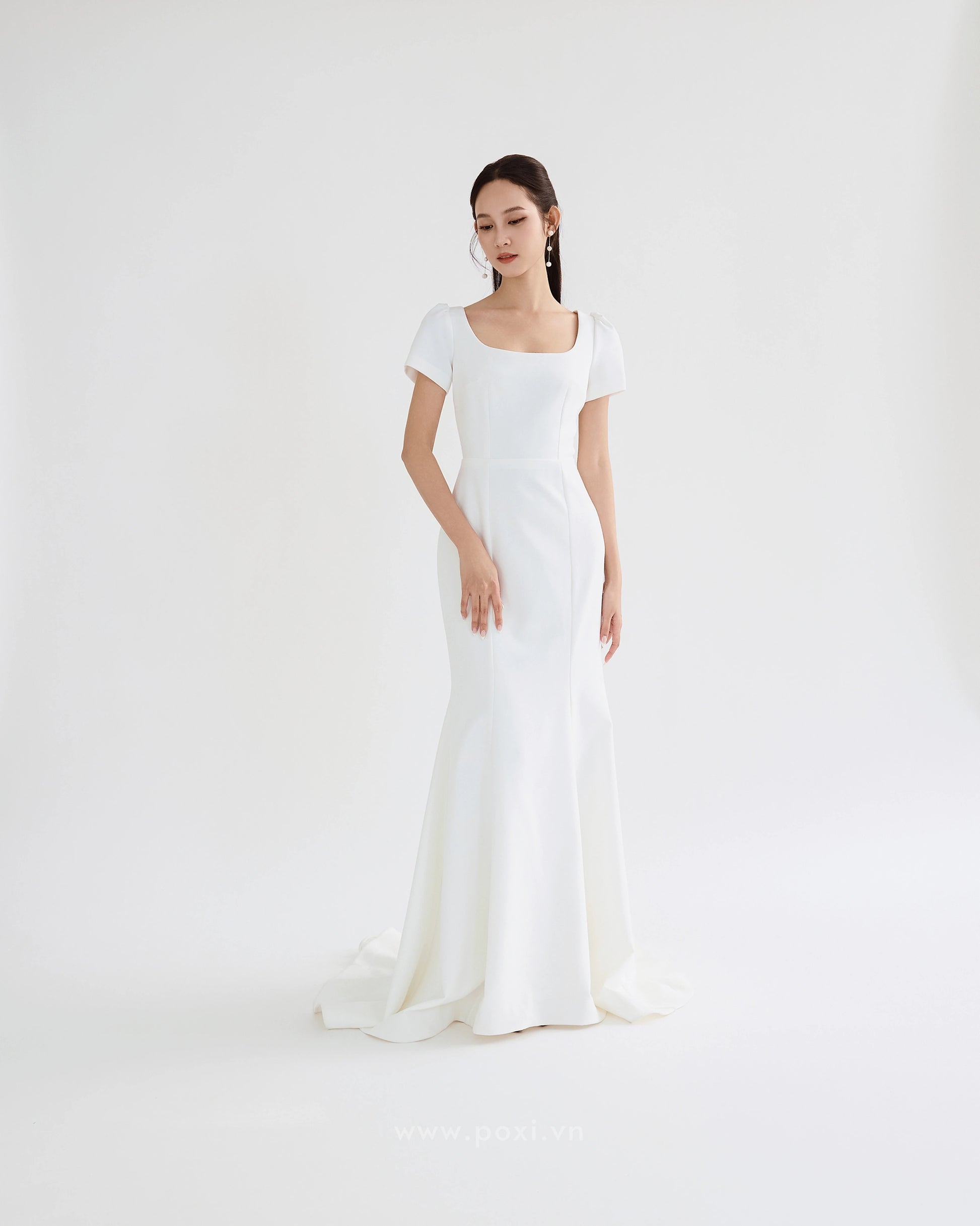 Đầm cổ vuông tay ngắn, dáng váy xòe ôm hông nhẹ - D1928 Regular