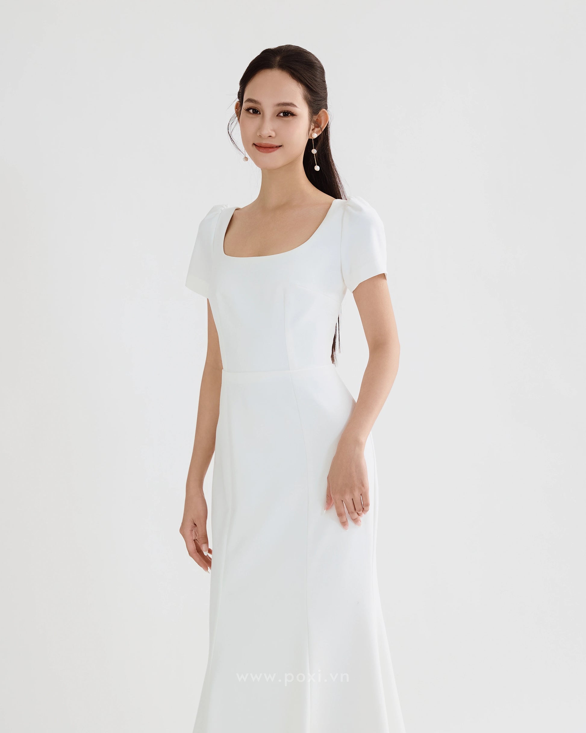 Đầm cổ vuông tay ngắn, dáng váy xòe ôm hông nhẹ - D1928 Regular