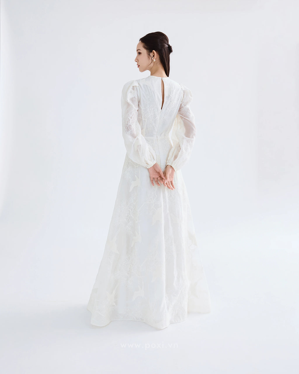 Đầm voan thêu cổ tròn tay dài váy Aline xòe nhẹ - D1974 Regular