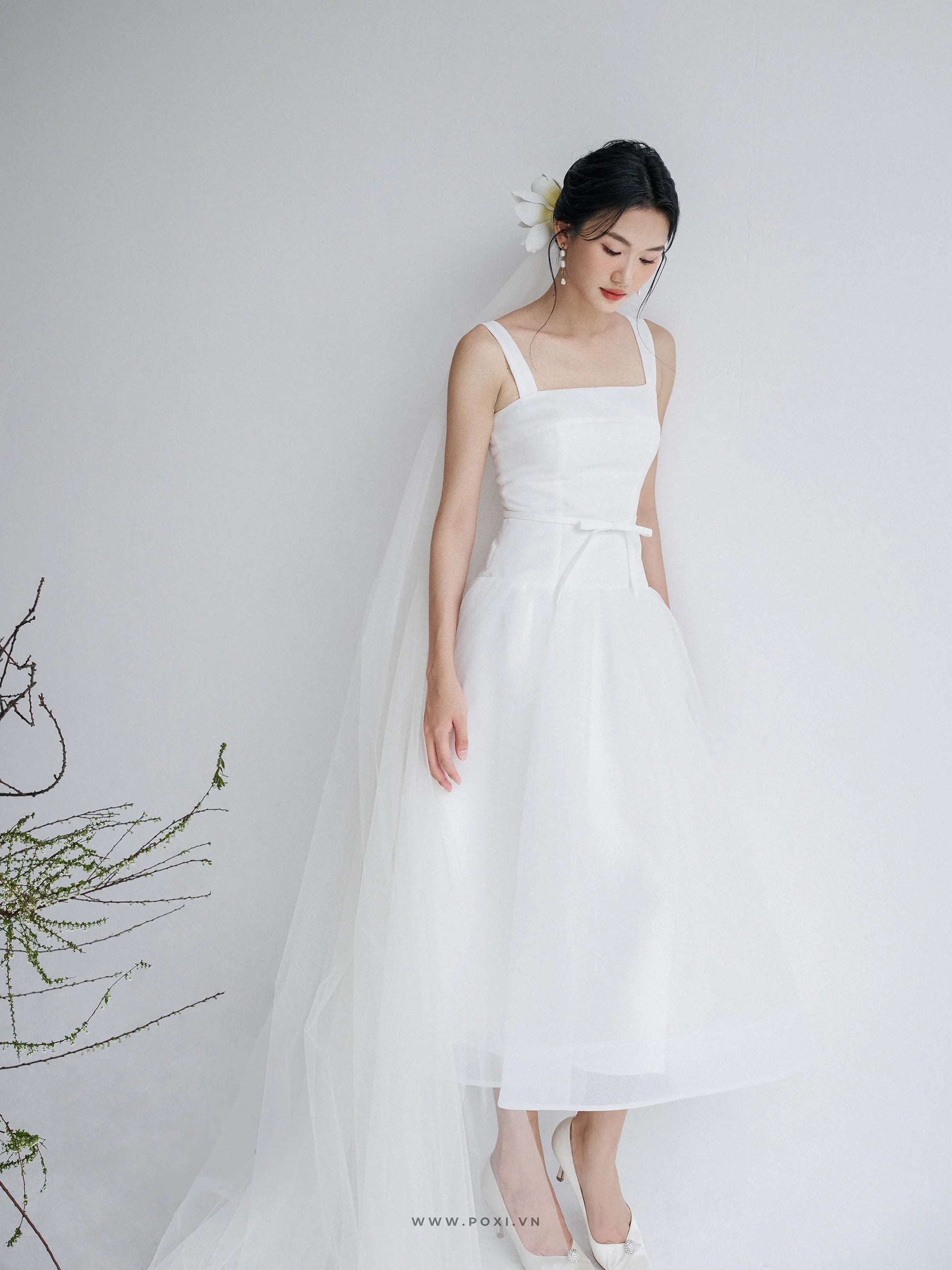 スクエアネックとノースリーブのミニマリストな花柄パーティードレス - D1814C