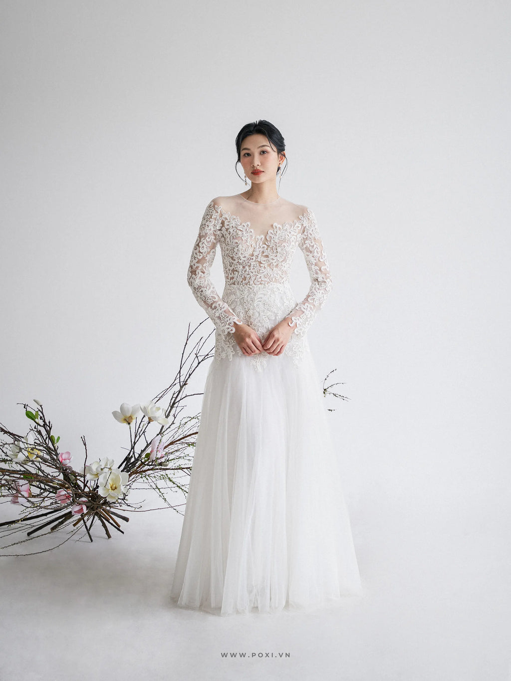 Đầm lưới tay dài đính ren tạo dáng cổ V, dáng váy xòe ôm hông nhẹ - D1799