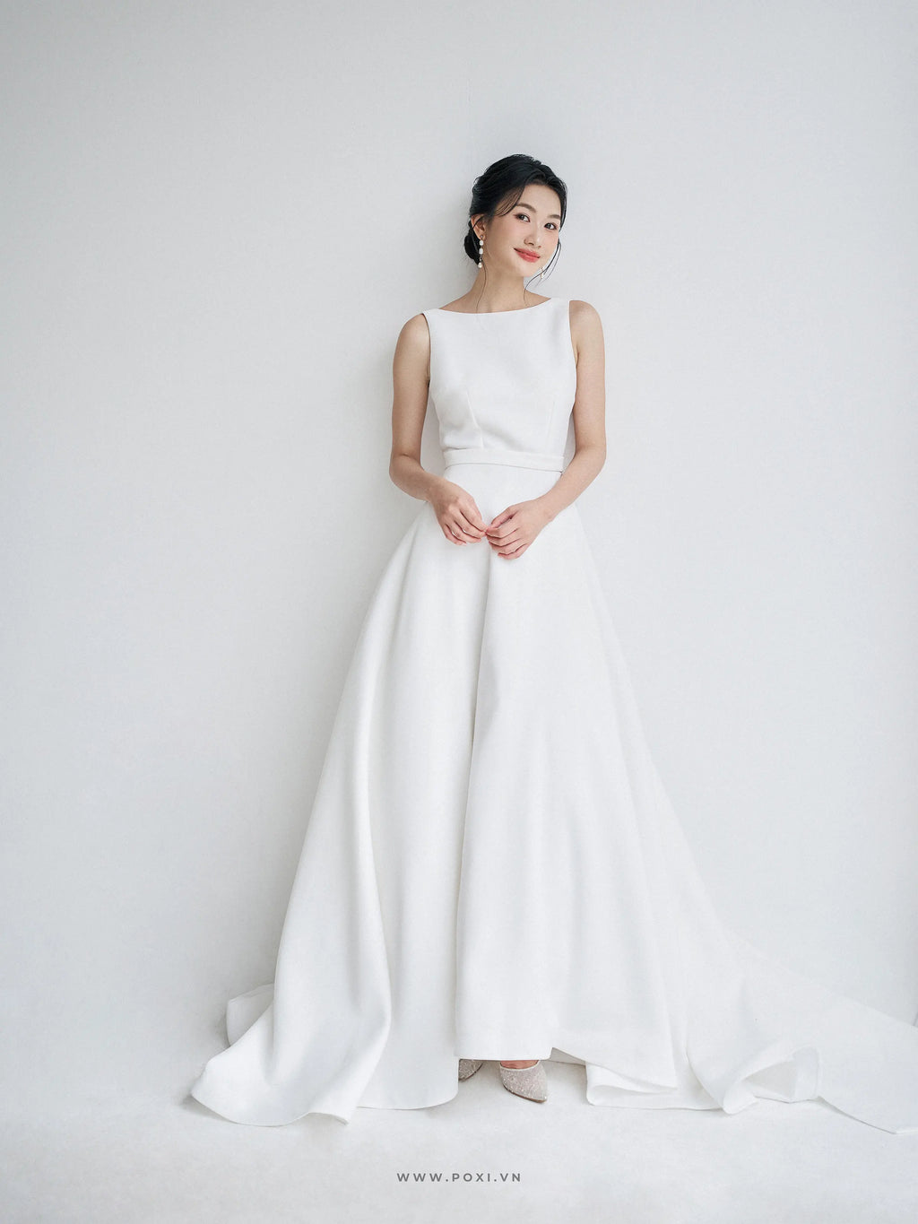 Đầm cổ thuyền không tay, form váy xòe rộng đuôi dài - D1717 Regular