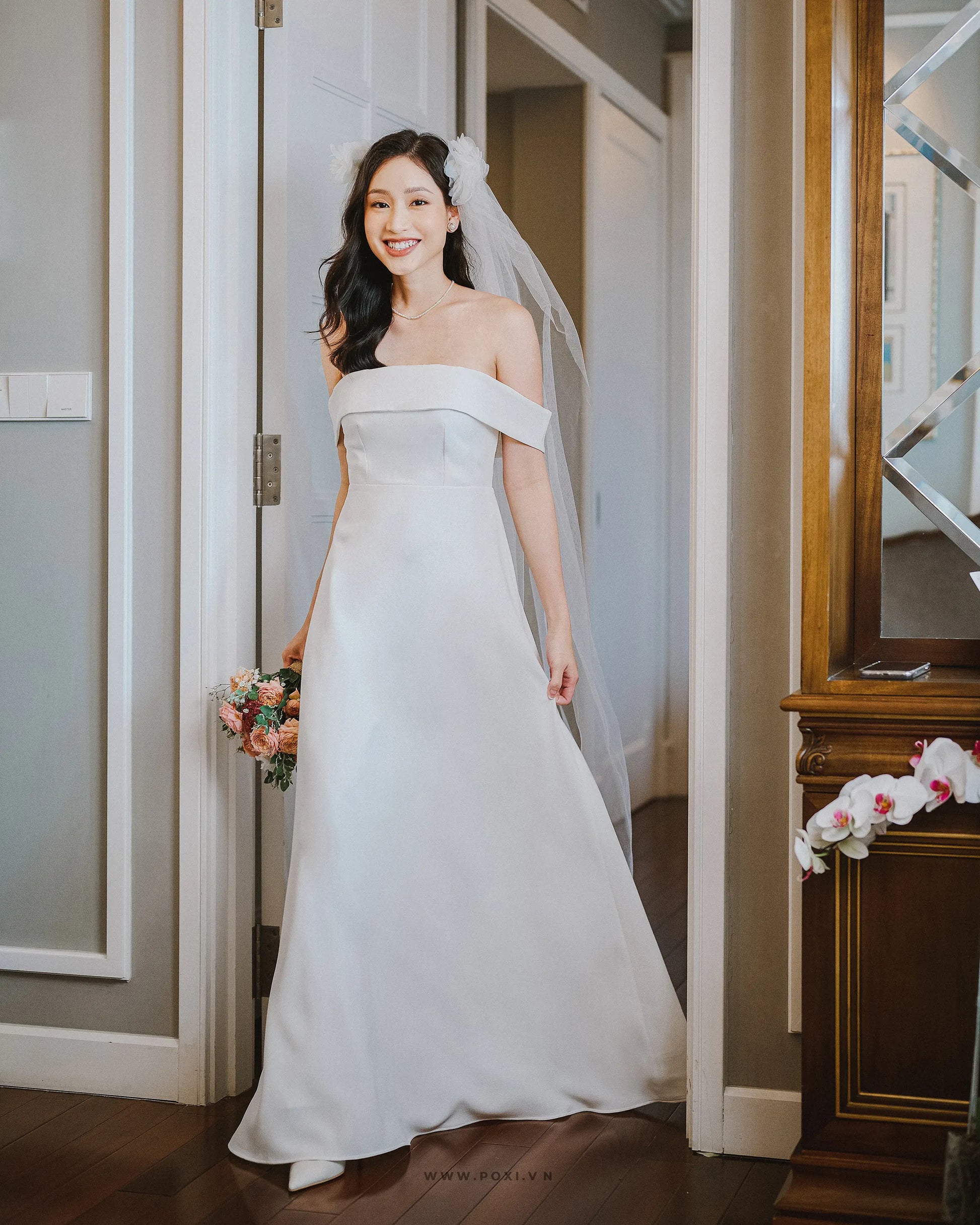 Đầm trễ vai dáng váy Aline có xẻ tà giữa sau - F8 Regular