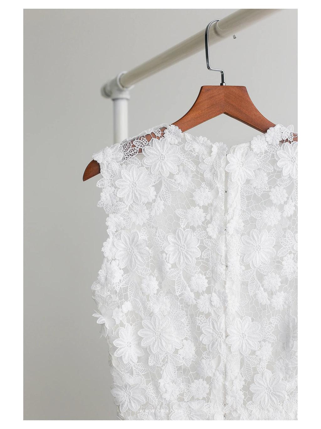 Đầm ren cổ tròn không tay, váy A line xòe nhẹ - F2