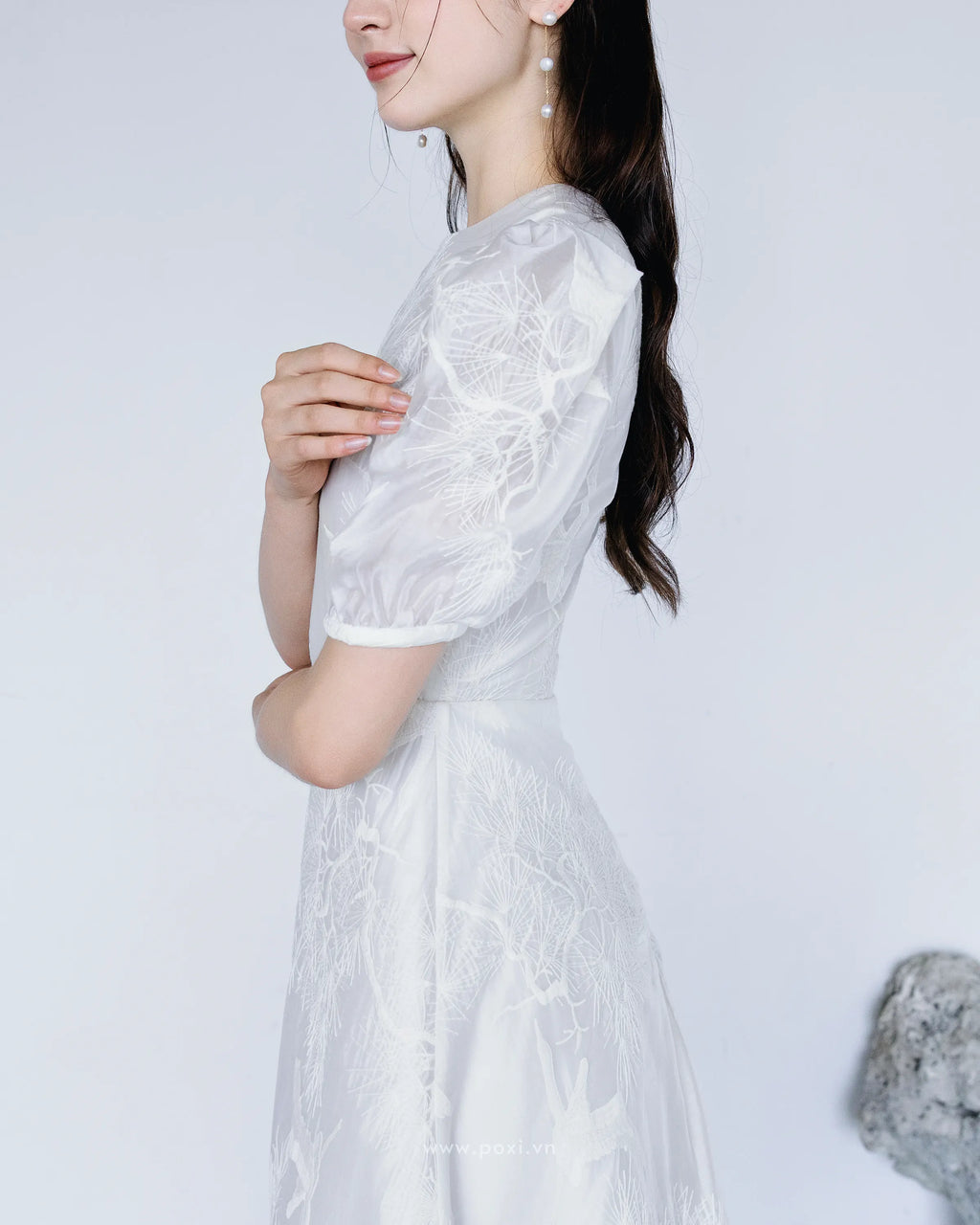 Đầm voan thêu cổ tròn tay ngắn dáng váy Aline - D1993 Regular