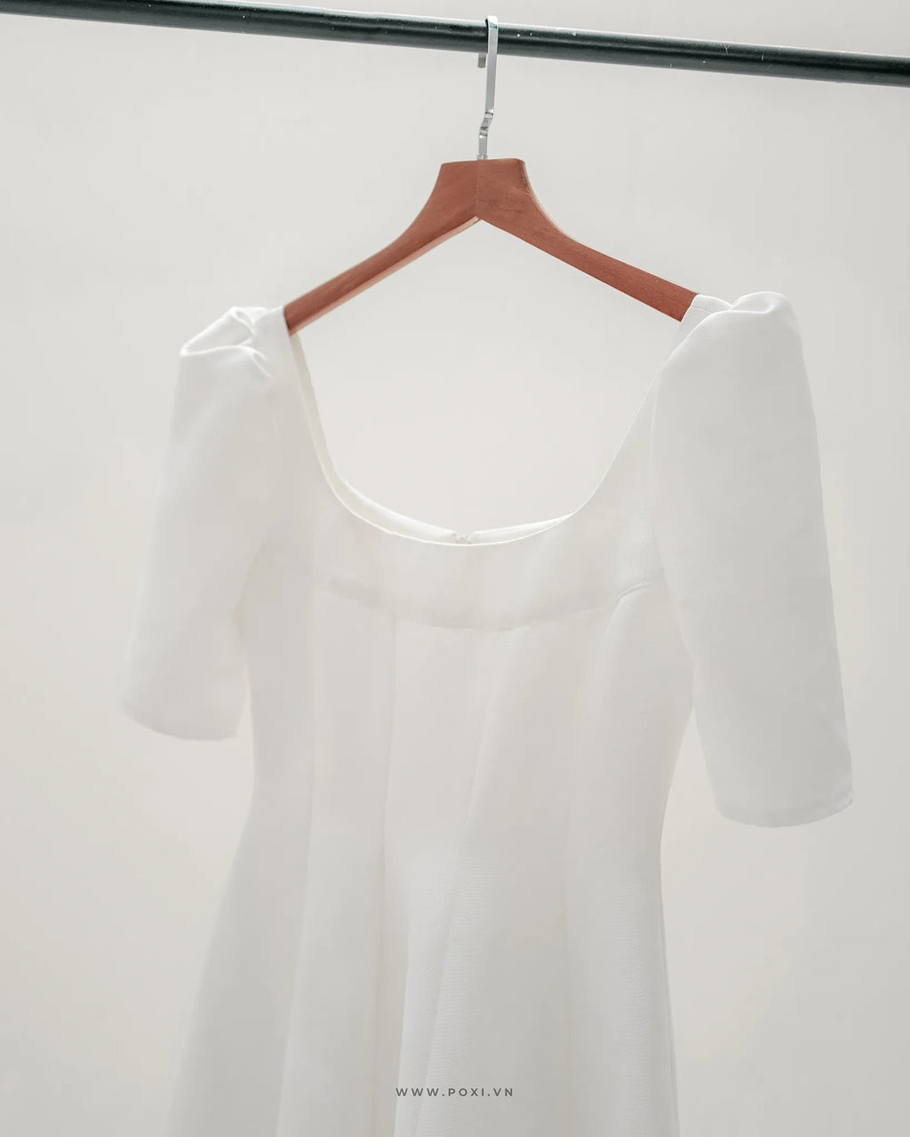 Simple party dress with gentle off-white color and fluttering flared skirt - D1680B - POXI