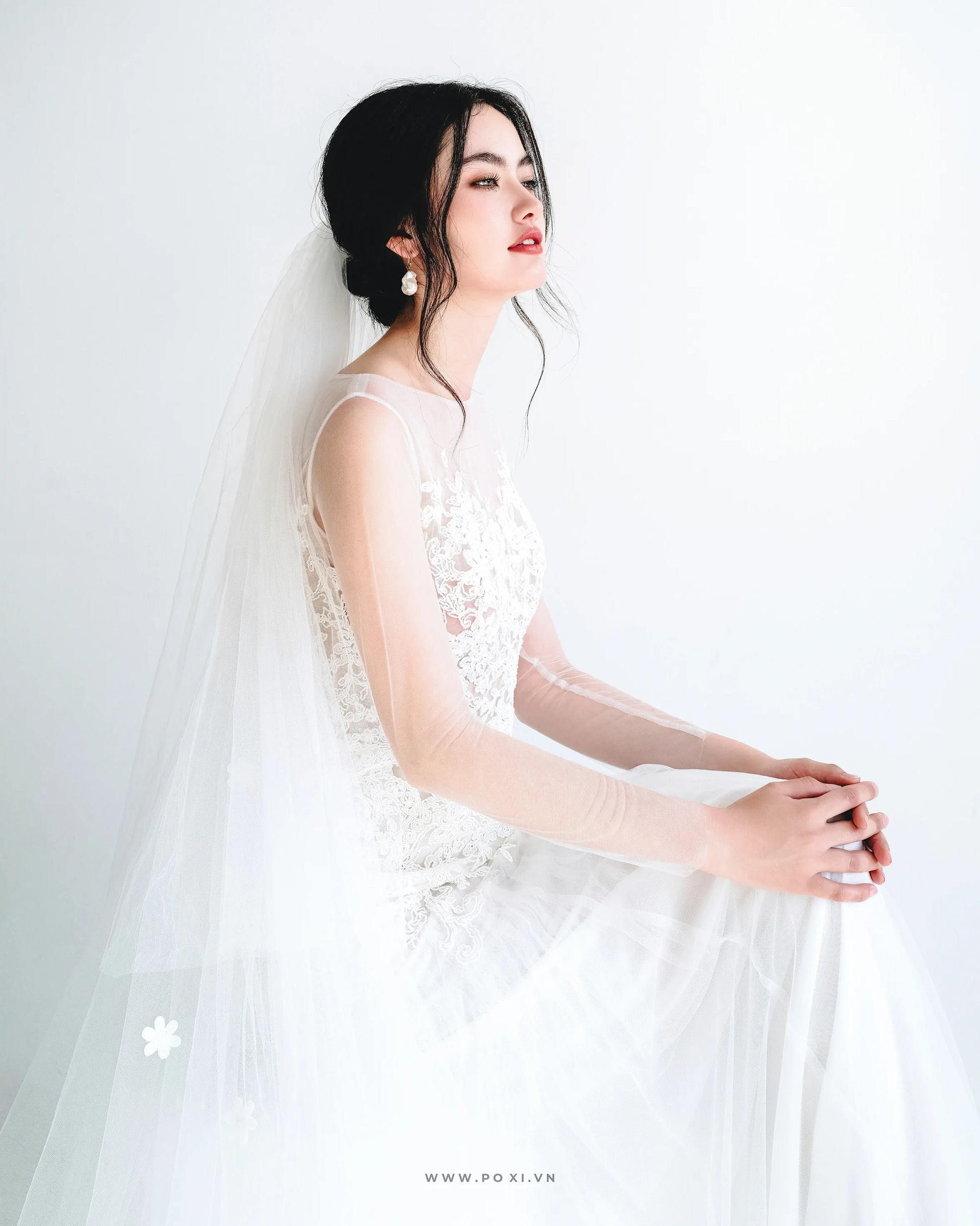 Đầm lướí đính ren, dáng váy xòe ôm nhẹ hông - D1763B