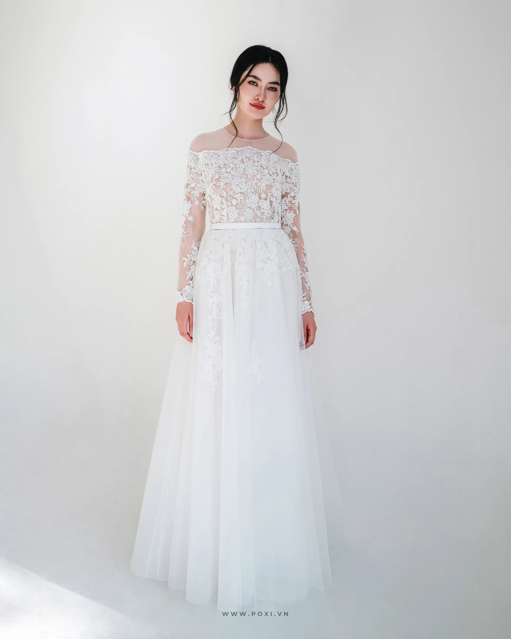 Đầm ren cổ tròn tay dài và dáng váy xòe - D1746B