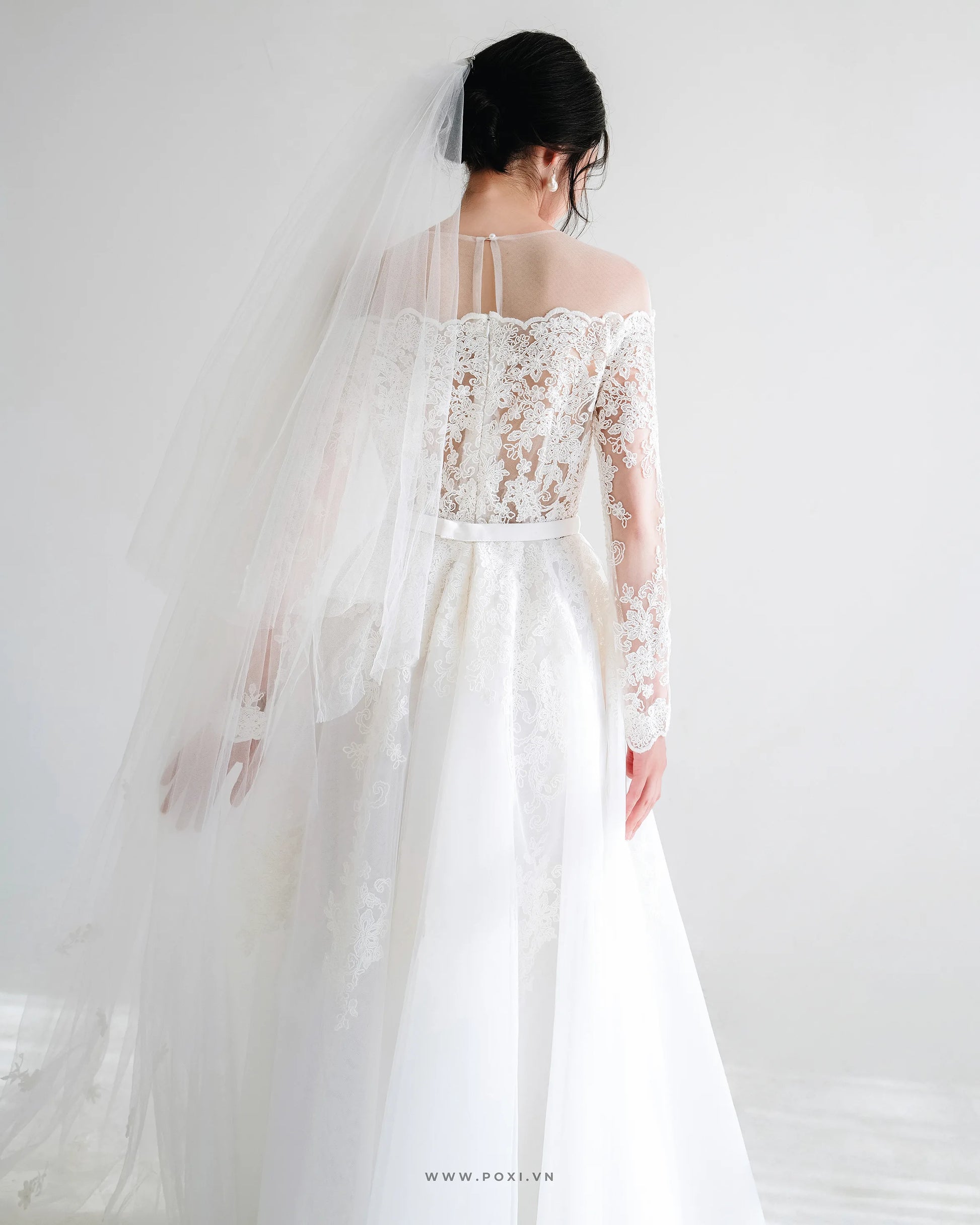 Đầm ren cổ tròn tay dài và dáng váy xòe - D1746B