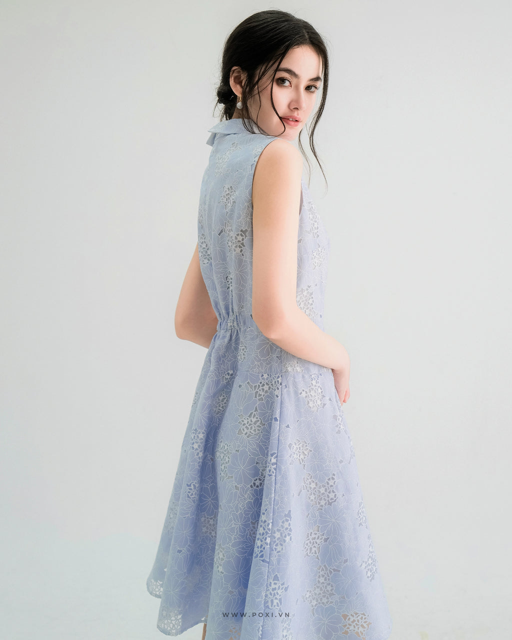 Youthful mini blue dress with collard neck and sleeveless - D1860B - POXI