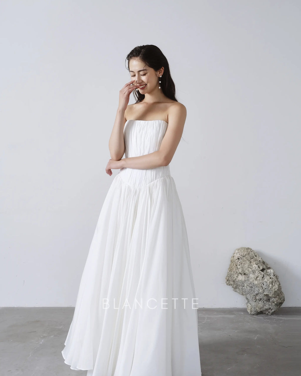 Đầm cúp ngực xếp nhún thân trên và dáng váy xòe - D1925