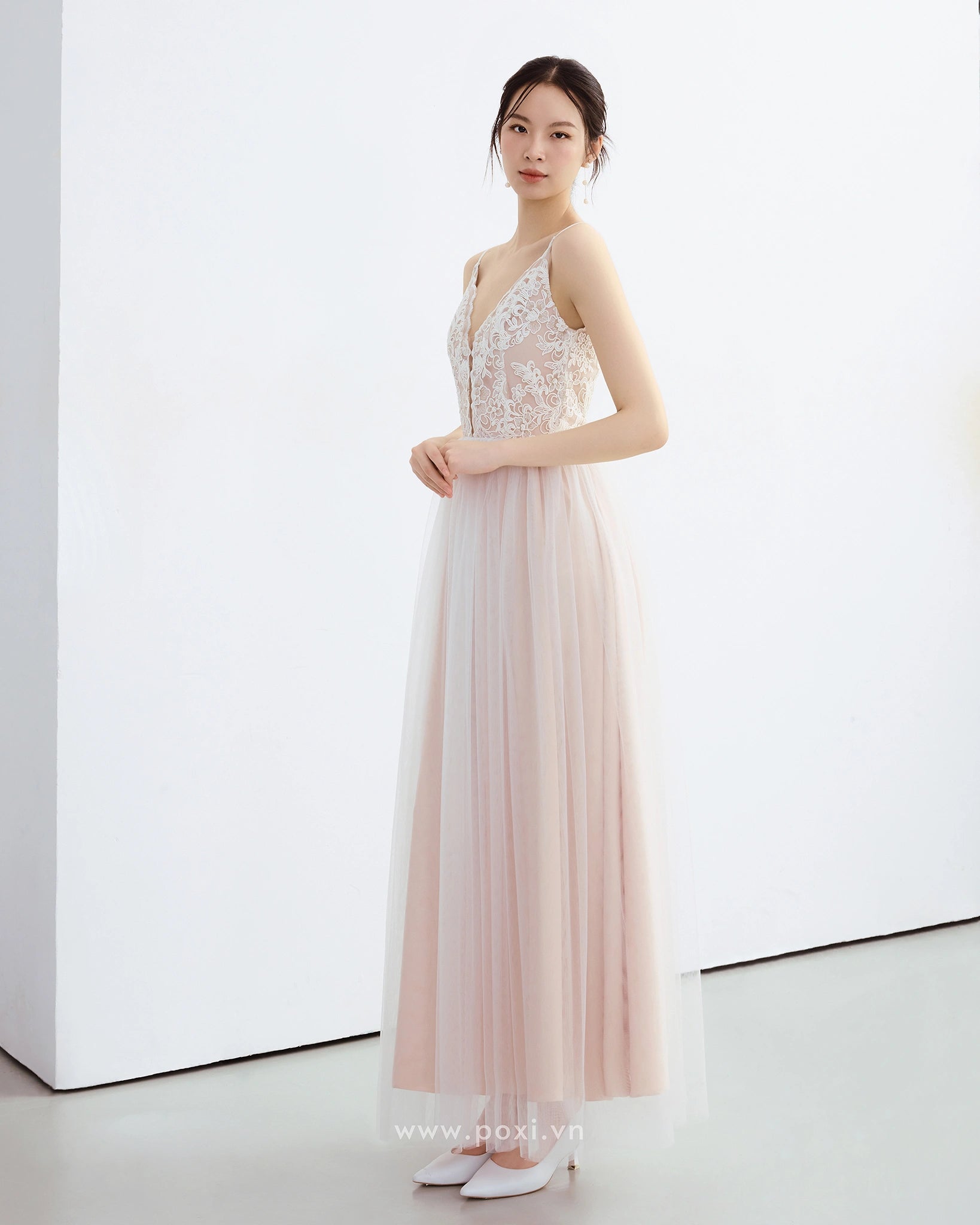 Đầm ren hai dây phối váy lưới xòe nhẹ - D1998