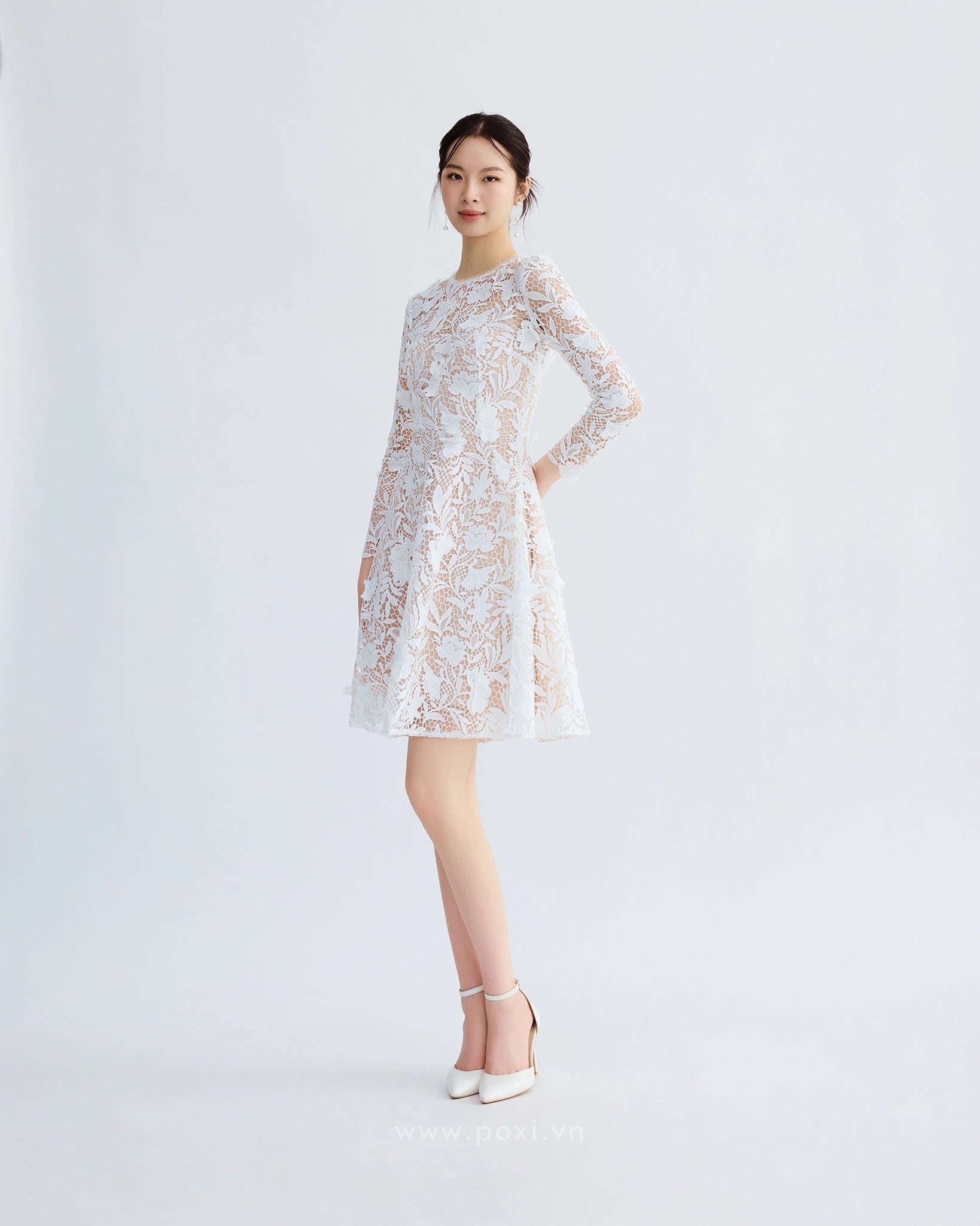 Đầm ren cổ tròn tay dài váy Aline xòe nhẹ - D2001