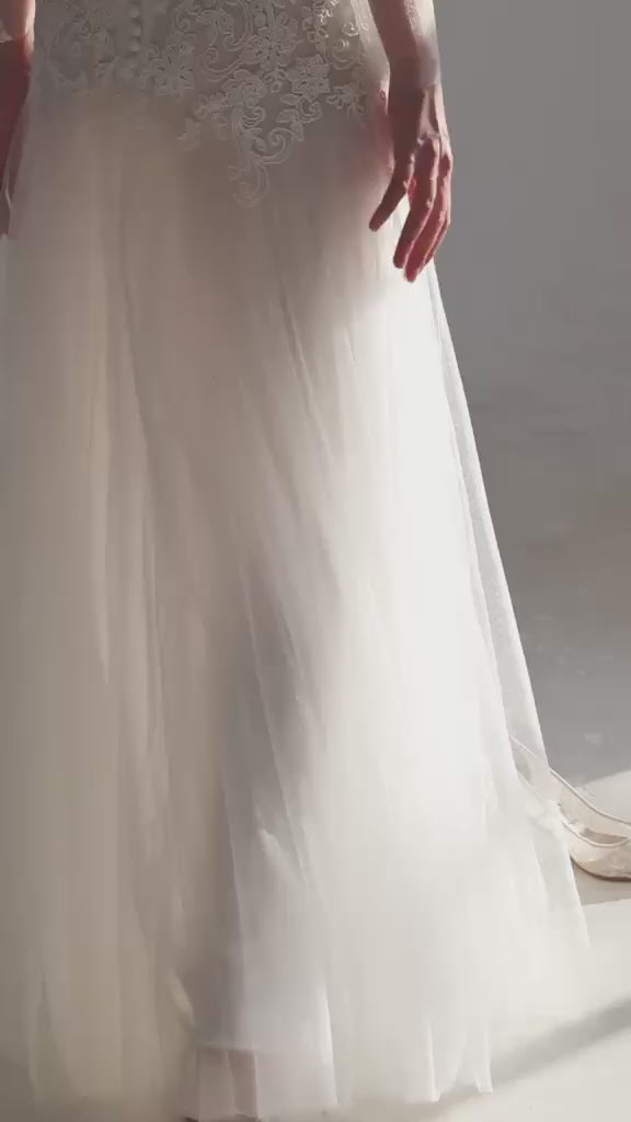 Đầm lướí đính ren, dáng váy xòe ôm nhẹ hông - D1763B
