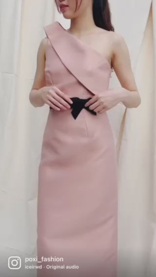 ワンショルダーのピンクのプロムドレスは、女の子や花嫁介添人にぴったりのモダンで華やかなドレスです - D1567