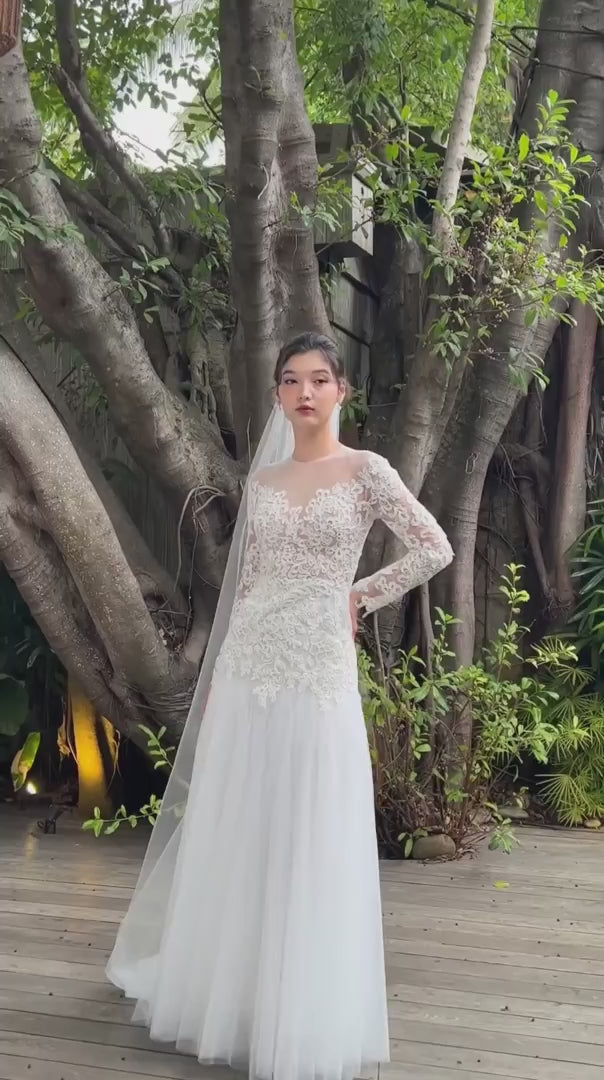 Đầm lưới tay dài đính ren tạo dáng cổ V, dáng váy xòe ôm hông nhẹ - D1799