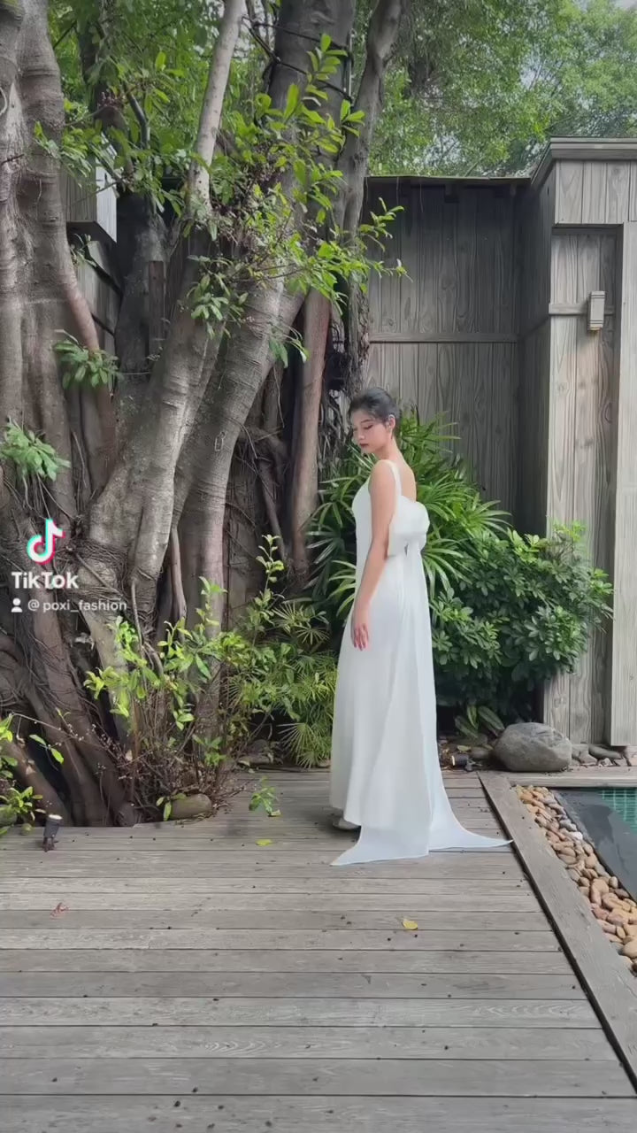 Đầm cổ vuông hở lưng sau, dáng váy ôm hông nhẹ - D1641 Regular